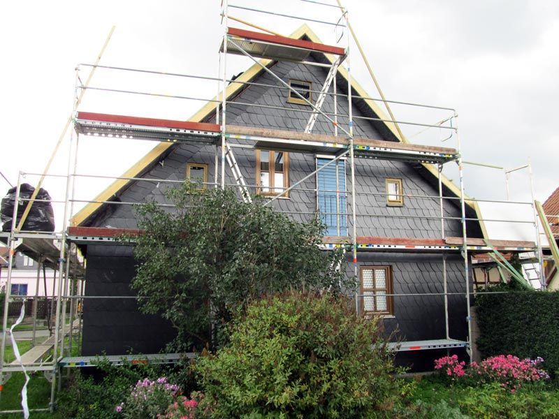 Uwe Fischer HOLZBAU in Coburg-Creidlitz, Zimmerei, Angebotserstellung, Carports, Terrassen, Pergolen, Dacheindeckungen, Dachstühle, Gauben, Modernisierungen, Dachflächenfenster, Handel mit Baumaterialien, Dachsanierung, Dachdämmung, Umbauten, Ausbauten, Dachausbauten, Umdeckungen