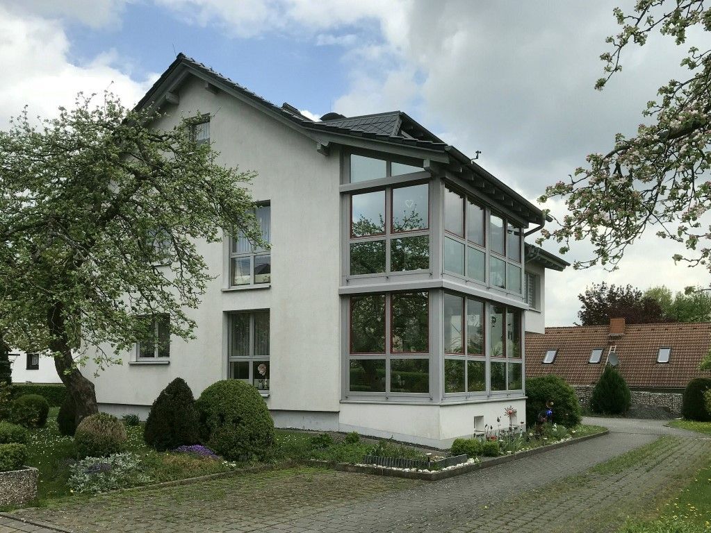 Uwe Fischer HOLZBAU in Coburg-Creidlitz, Zimmerei, Angebotserstellung, Carports, Terrassen, Pergolen, Dacheindeckungen, Dachstühle, Gauben, Modernisierungen, Dachflächenfenster, Handel mit Baumaterialien, Dachsanierung, Dachdämmung, Umbauten, Ausbauten, Dachausbauten, Umdeckungen