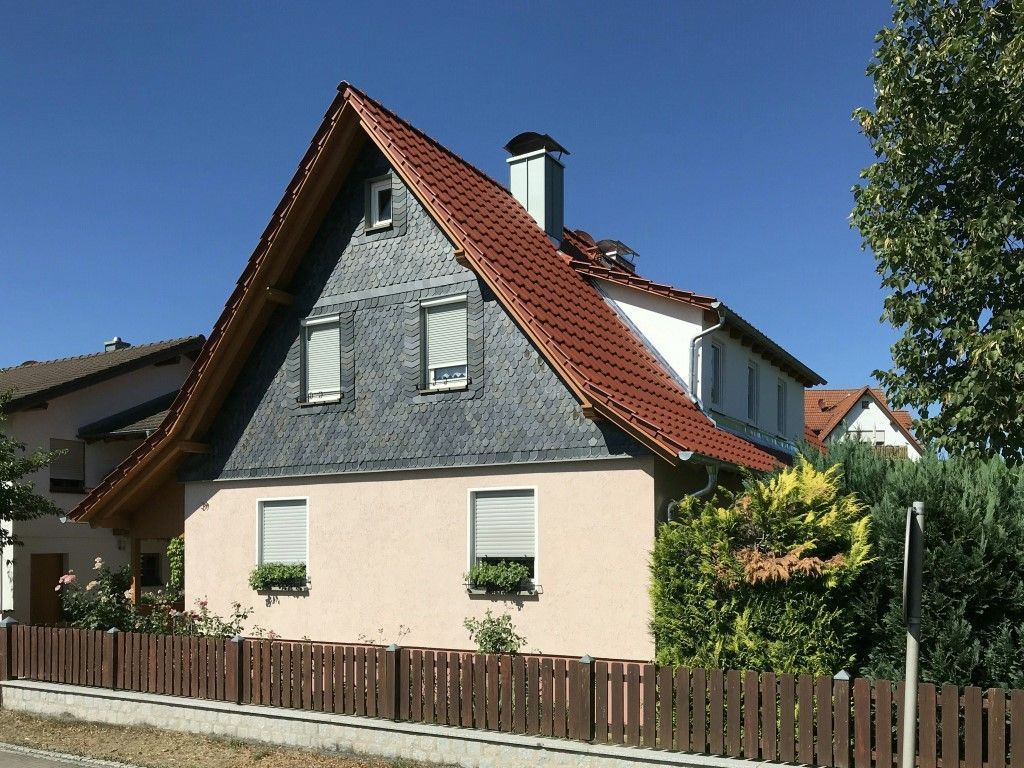 Uwe Fischer HOLZBAU in Coburg-Creidlitz, Zimmerei, Angebotserstellung, Carports, Terrassen, Pergolen, Dacheindeckungen, Dachstühle, Gauben, Modernisierungen, Dachflächenfenster, Handel mit Baumaterialien, Dachsanierung, Dachdämmung, Umbauten, Ausbauten, Dachausbauten, Umdeckungen