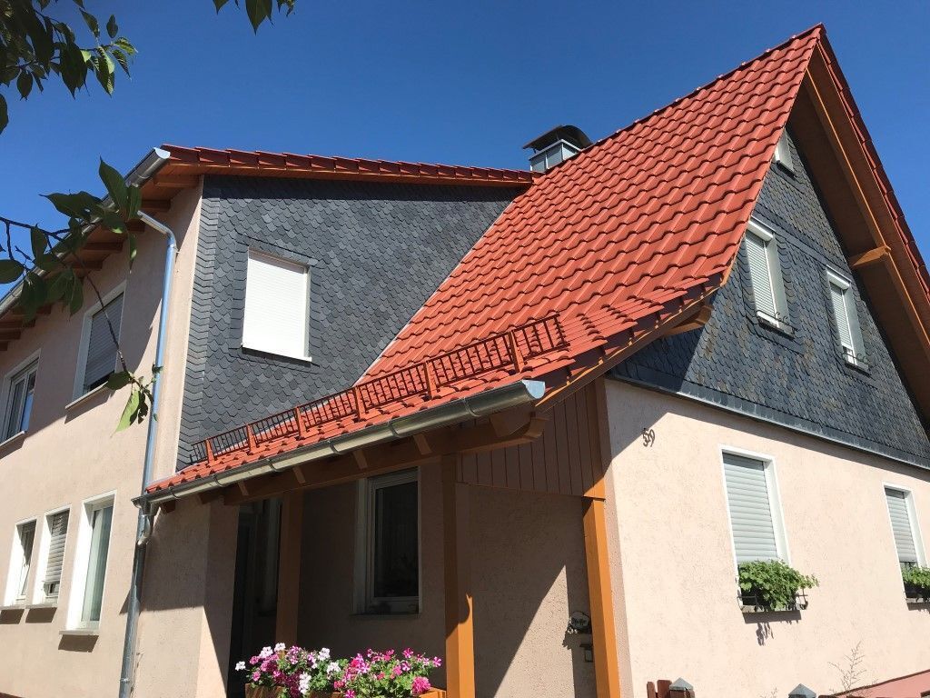 Uwe Fischer HOLZBAU in Coburg-Creidlitz, Zimmerei, Angebotserstellung, Carports, Terrassen, Pergolen, Dacheindeckungen, Dachstühle, Gauben, Modernisierungen, Dachflächenfenster, Handel mit Baumaterialien, Dachsanierung, Dachdämmung, Umbauten, Ausbauten, Dachausbauten, Umdeckungen