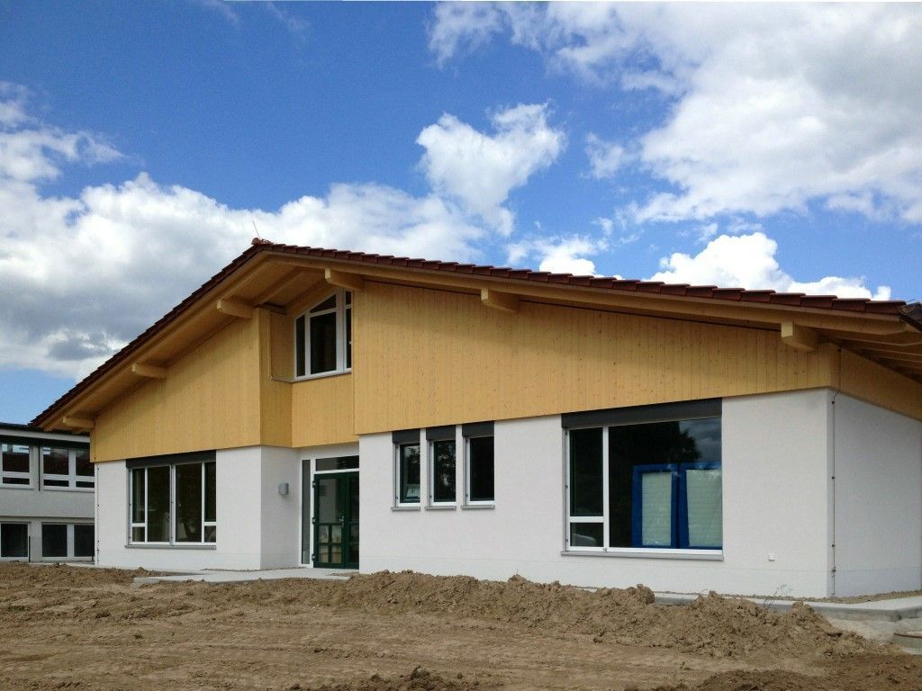 Uwe Fischer HOLZBAU in Coburg-Creidlitz, Zimmerei, Angebotserstellung, Carports, Terrassen, Pergolen, Dacheindeckungen, Dachstühle, Gauben, Modernisierungen, Dachflächenfenster, Handel mit Baumaterialien, Dachsanierung, Dachdämmung, Umbauten, Ausbauten, Dachausbauten, Umdeckungen