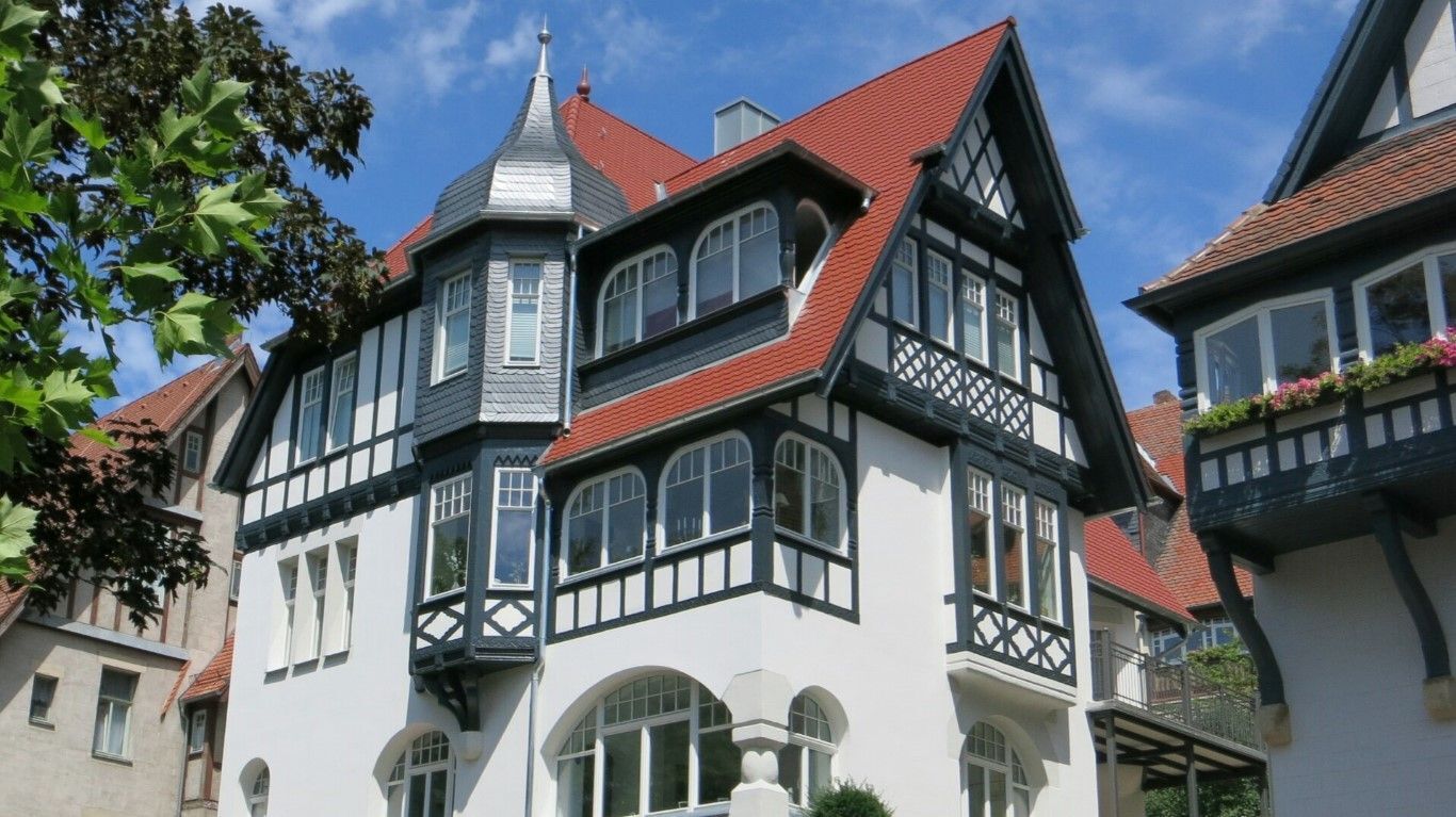 Uwe Fischer HOLZBAU in Coburg-Creidlitz, Zimmerei, Angebotserstellung, Carports, Terrassen, Pergolen, Dacheindeckungen, Dachstühle, Gauben, Modernisierungen, Dachflächenfenster, Handel mit Baumaterialien, Dachsanierung, Dachdämmung, Umbauten, Ausbauten, Dachausbauten, Umdeckungen