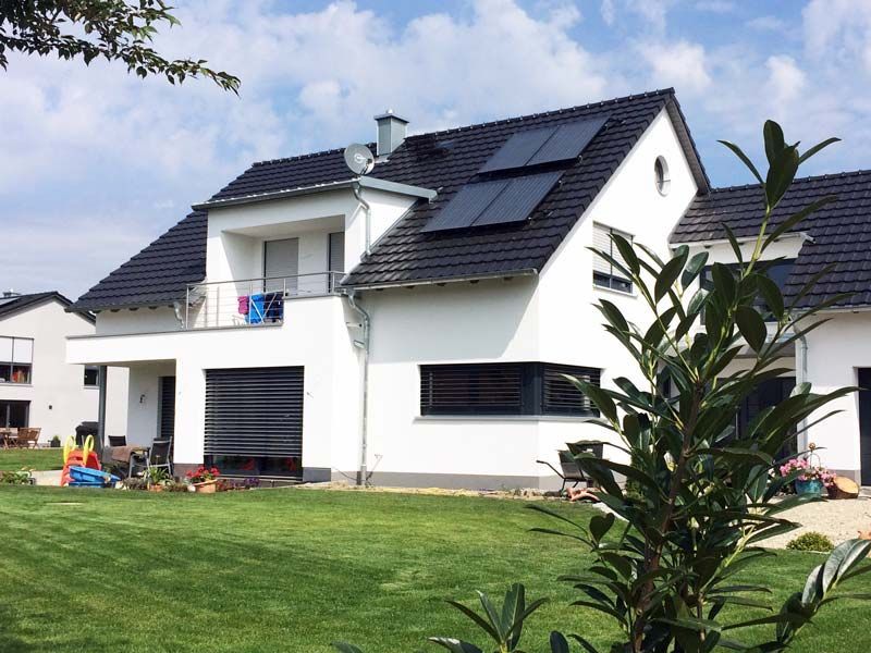 Uwe Fischer HOLZBAU in Coburg-Creidlitz, Zimmerei, Angebotserstellung, Carports, Terrassen, Pergolen, Dacheindeckungen, Dachstühle, Gauben, Modernisierungen, Dachflächenfenster, Handel mit Baumaterialien, Dachsanierung, Dachdämmung, Umbauten, Ausbauten, Dachausbauten, Umdeckungen