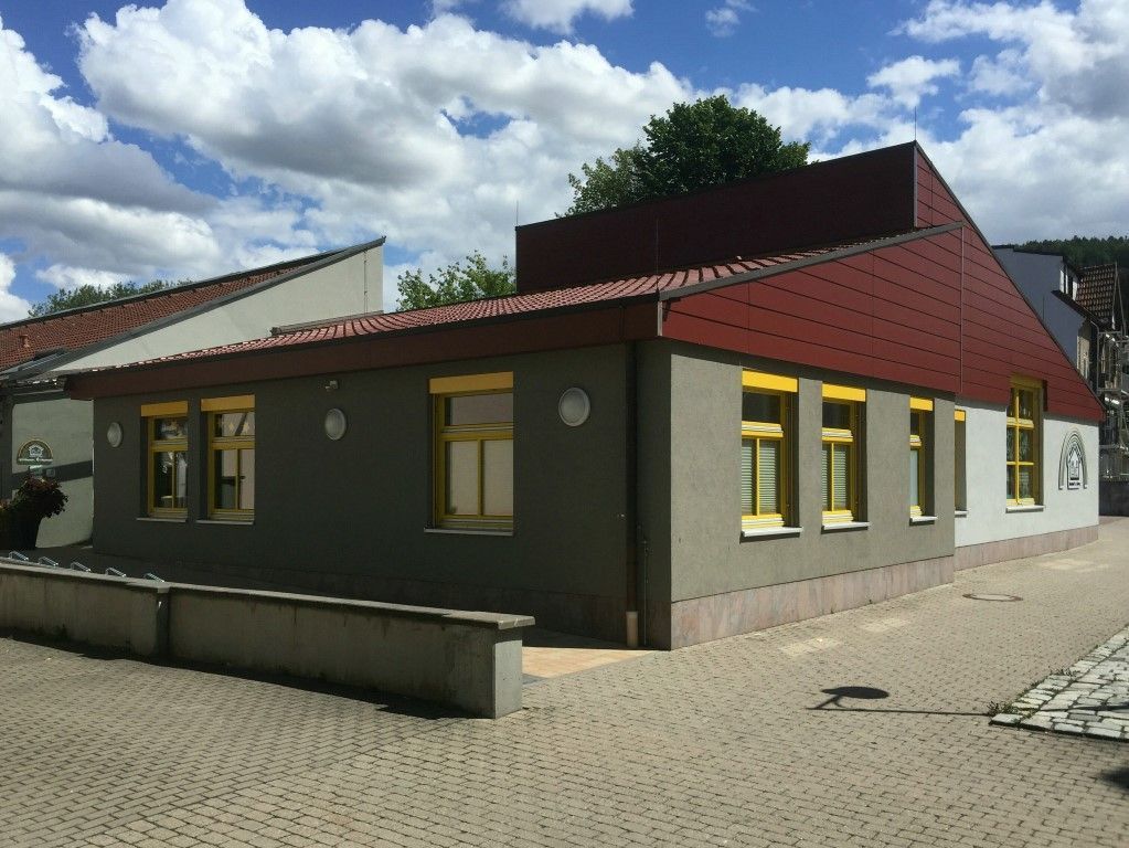 Uwe Fischer HOLZBAU in Coburg-Creidlitz, Leistungsspektrum, Zimmerei, Angebotserstellung, Carports, Terrassen, Pergolen, Dacheindeckungen, Dachstühle, Gauben, Modernisierungen, Dachflächenfenster, Handel mit Baumaterialien, Dachsanierung, Umdeckungen