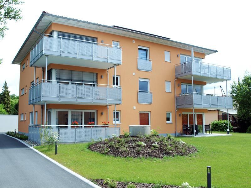 Uwe Fischer HOLZBAU in Coburg-Creidlitz, Wohnanlagen, Zimmerei, Angebotserstellung, Carports, Terrassen, Pergolen, Dacheindeckungen, Dachstühle, Gauben, Modernisierungen, Dachflächenfenster, Handel mit Baumaterialien, Dachsanierung, Dachdämmung, Umbauten, Ausbauten, Dachausbauten, Umdeckungen