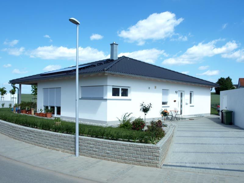 Uwe Fischer HOLZBAU in Coburg-Creidlitz, Leistungsspektrum, Zimmerei, Angebotserstellung, Carports, Terrassen, Pergolen, Dacheindeckungen, Dachstühle, Gauben, Modernisierungen, Dachflächenfenster, Handel mit Baumaterialien, Dachsanierung, Umdeckungen