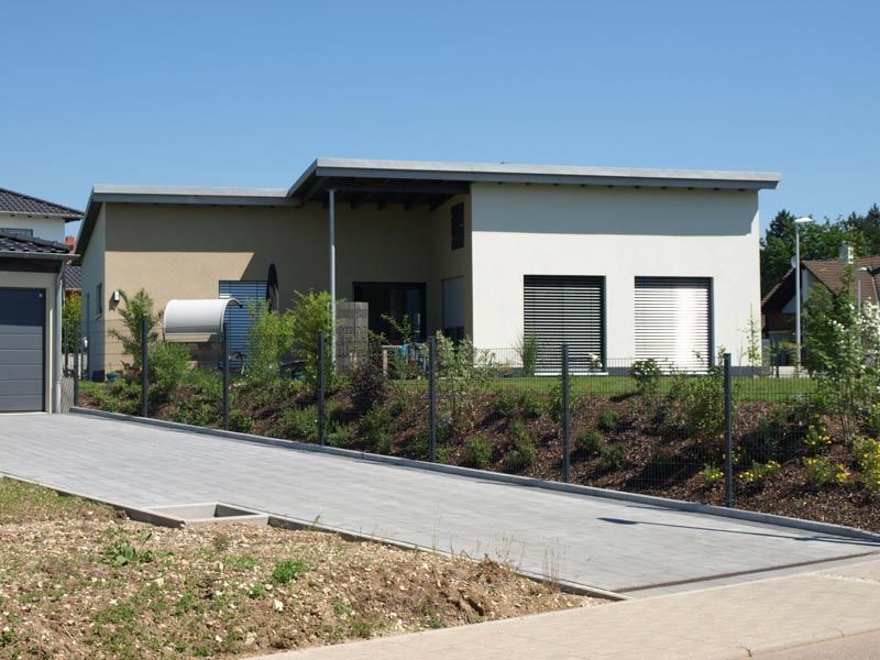 Uwe Fischer HOLZBAU in Coburg-Creidlitz, Leistungsspektrum, Zimmerei, Angebotserstellung, Carports, Terrassen, Pergolen, Dacheindeckungen, Dachstühle, Gauben, Modernisierungen, Dachflächenfenster, Handel mit Baumaterialien, Dachsanierung, Umdeckungen