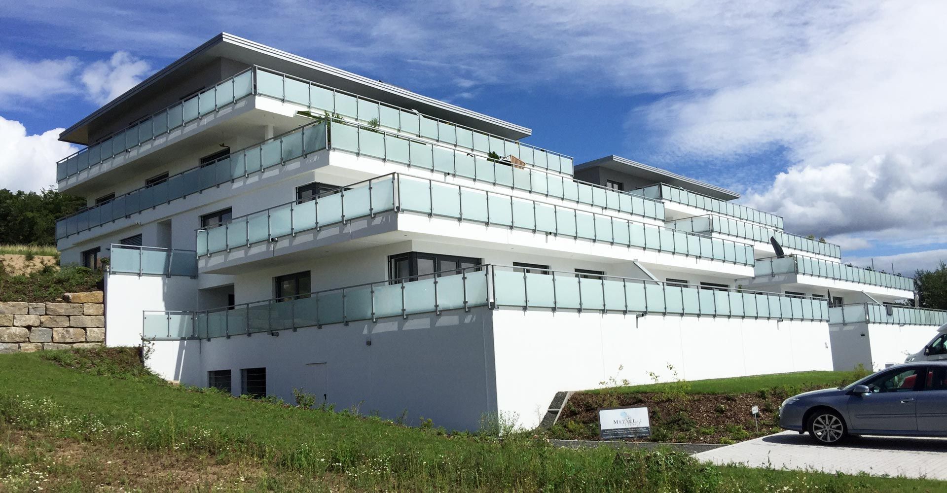 Uwe Fischer HOLZBAU in Coburg-Creidlitz, Zimmerei, Angebotserstellung, Carports, Terrassen, Pergolen, Dacheindeckungen, Dachstühle, Gauben, Modernisierungen, Dachflächenfenster, Handel mit Baumaterialien, Dachsanierung, Dachdämmung, Umbauten, Ausbauten, Dachausbauten, Umdeckungen