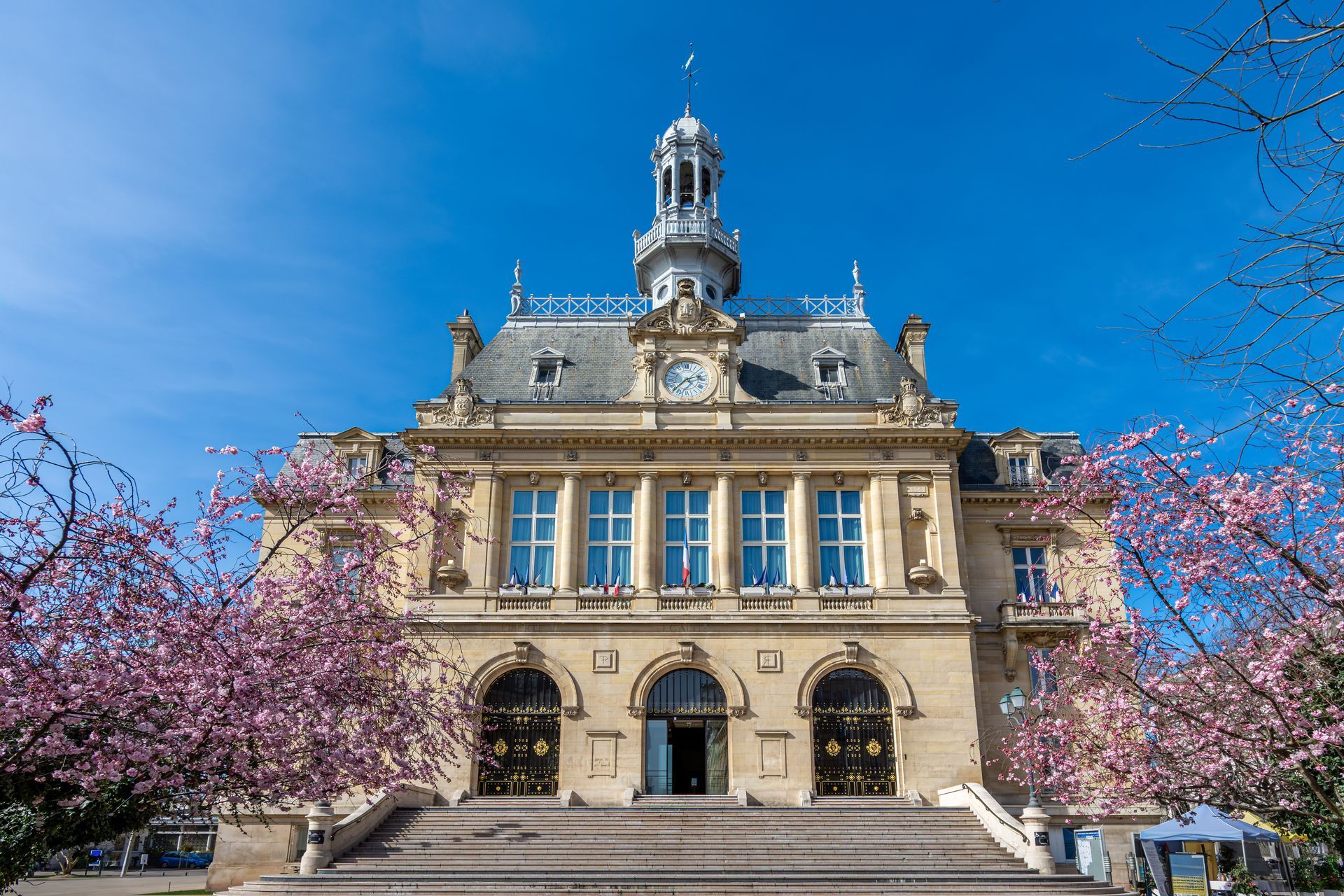 Photo de la devanture de la mairie d'Asnières-sur-Seine