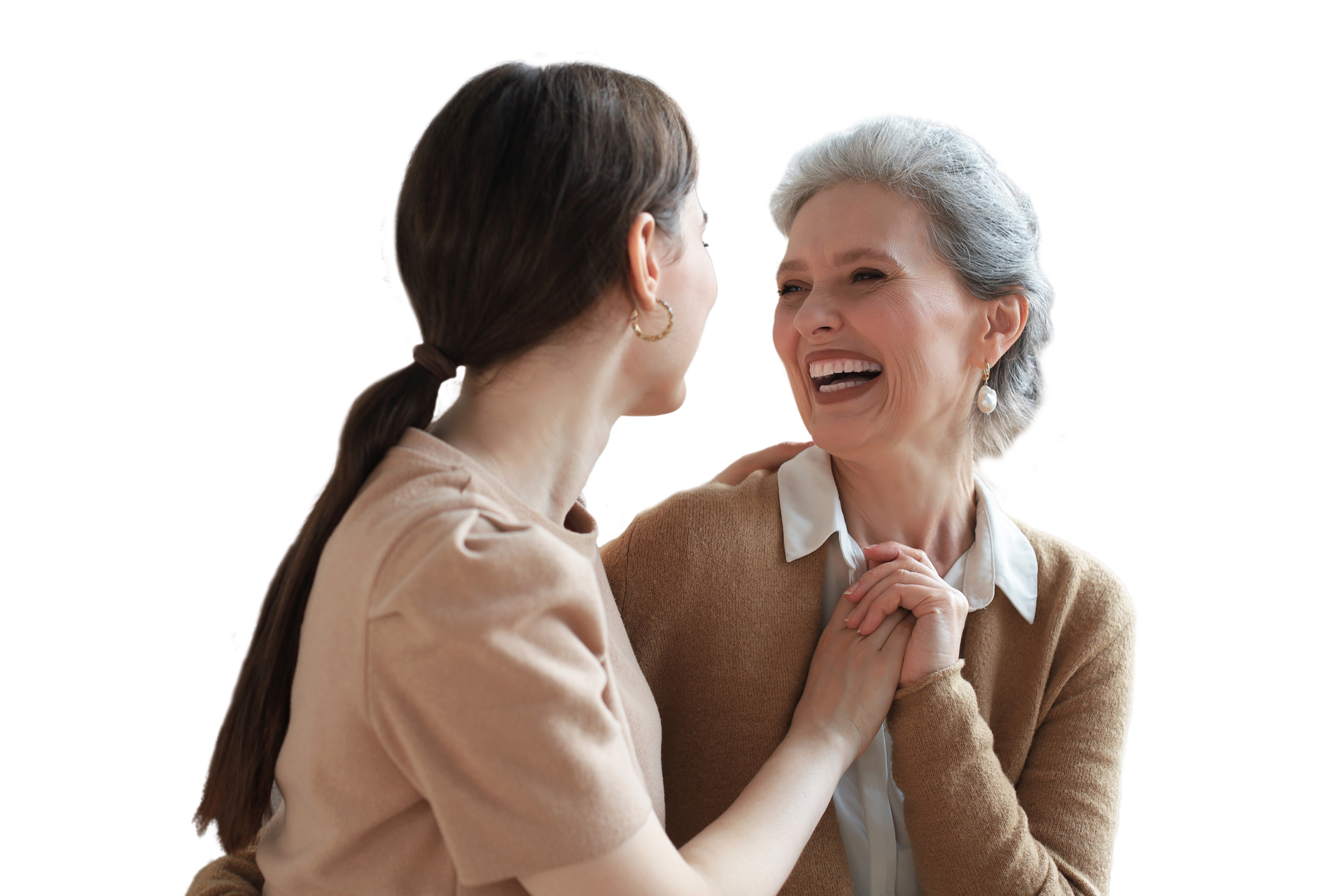 Deux femmes souriantes se tenant la main