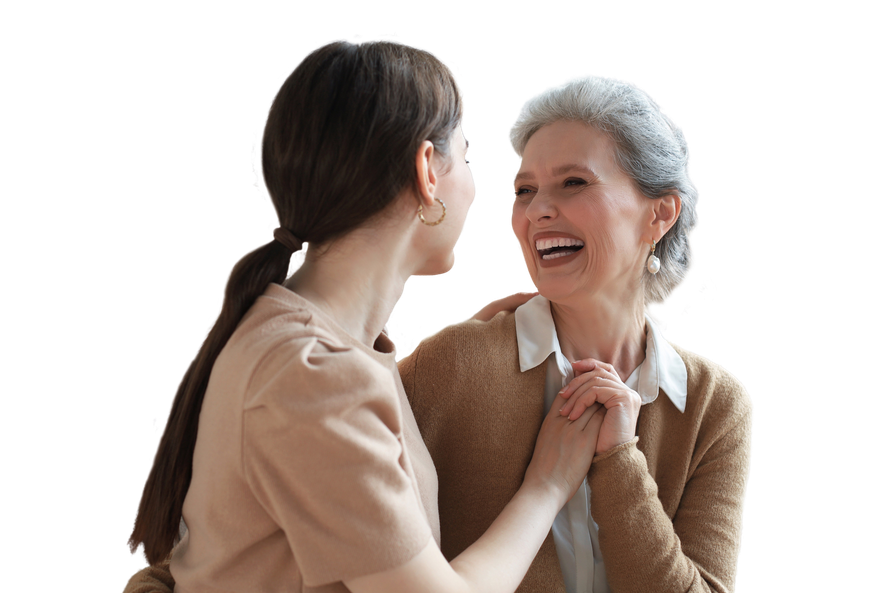 Deux femmes souriantes se tenant la main