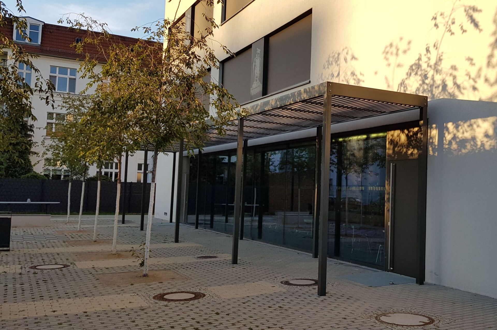 Vordach dunkelgraues Metall