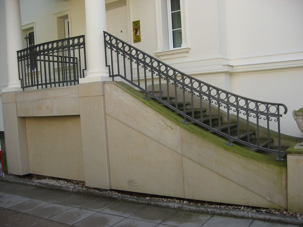 Metalltreppengeländer Aufgang außen