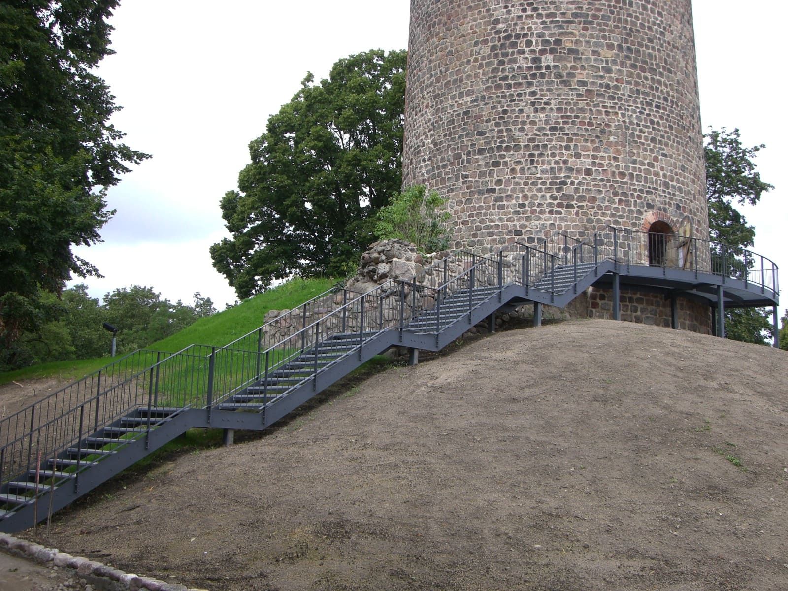 Balkon aus Metall und Stahl