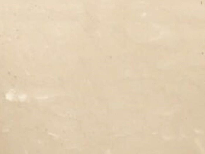 Un primer plano de un trozo de papel con una textura granulada.