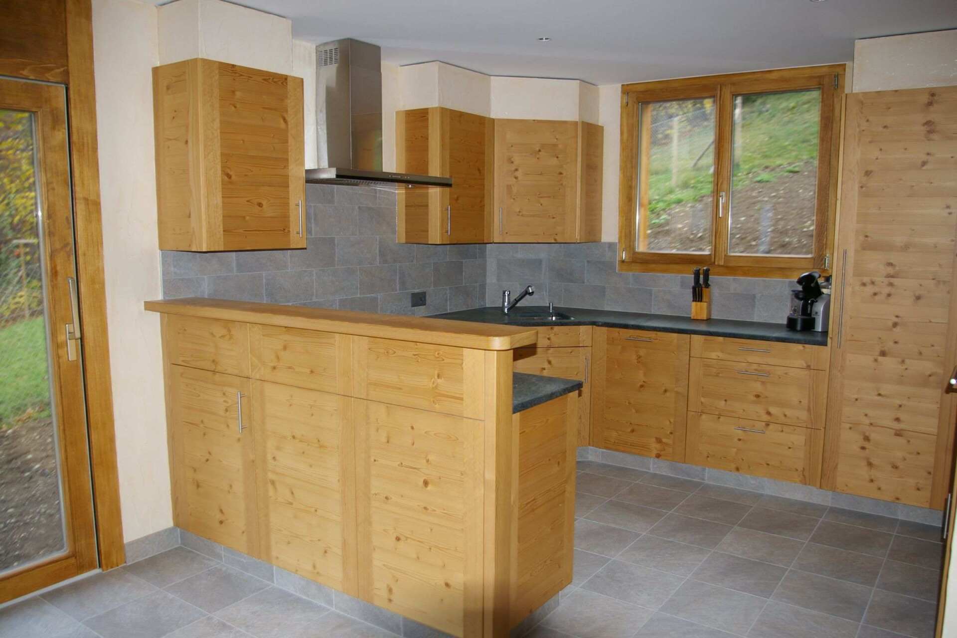 Ebénisterie Chambovey-cuisine moderne bois