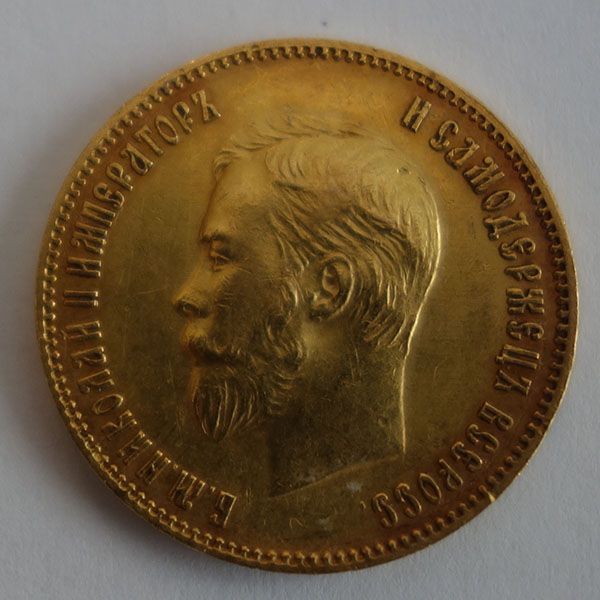 Goldmünze mit dem Profil eines bärtigen Mannes; russischer Text am Rand.