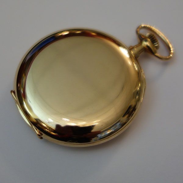 Goldene Taschenuhr, Rückseite nach oben.