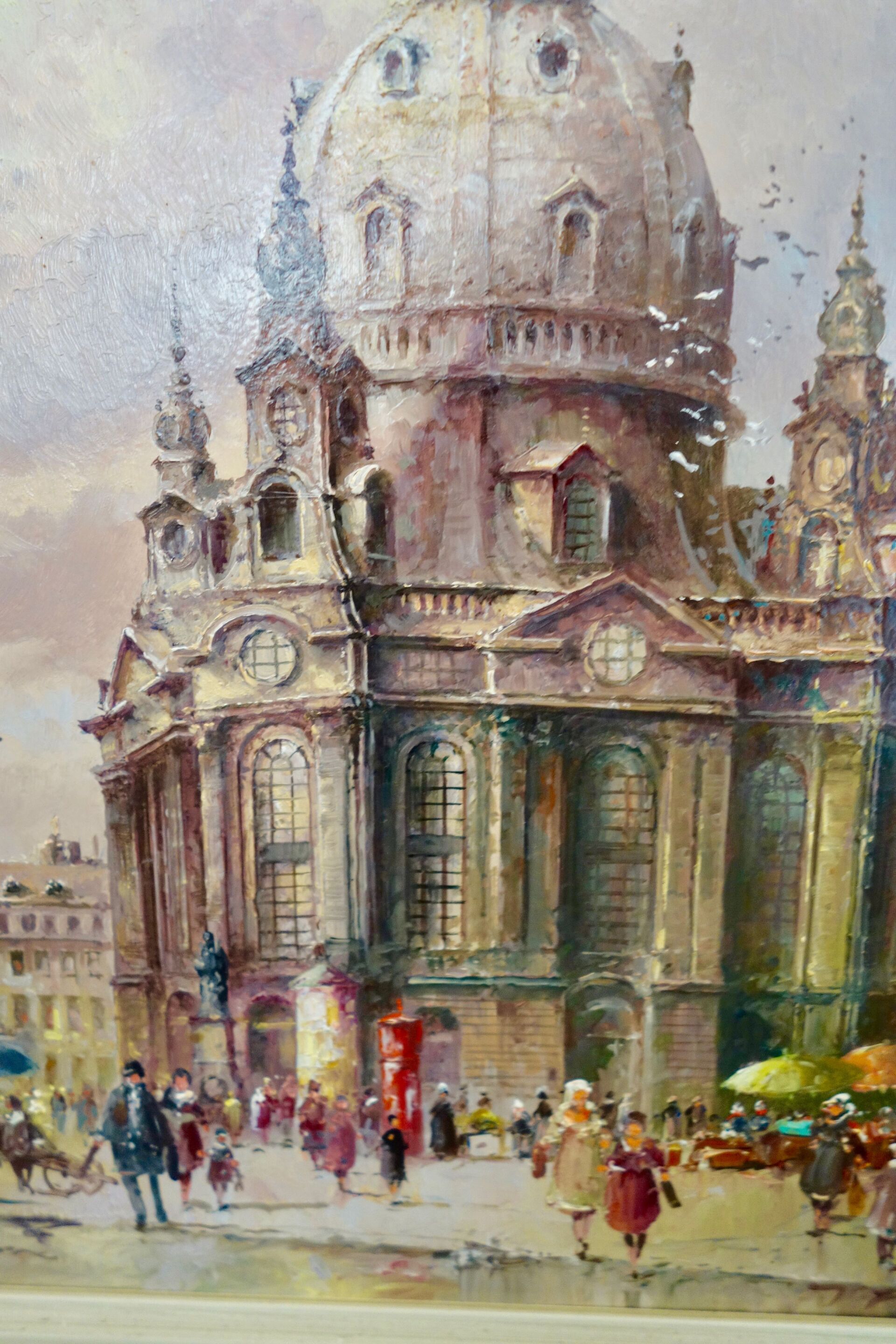 Aquarell der Dresdner Frauenkirche. Figuren flanieren auf einem sonnenbeschienenen Platz in der Nähe der Kirche.