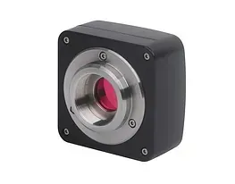 Cámara industrial cuadrada negra con montura de lente plateada y filtro rojo.