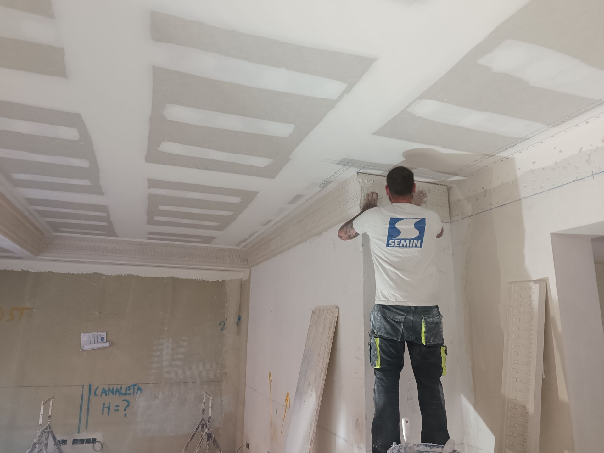 Persona pintando Escaplad