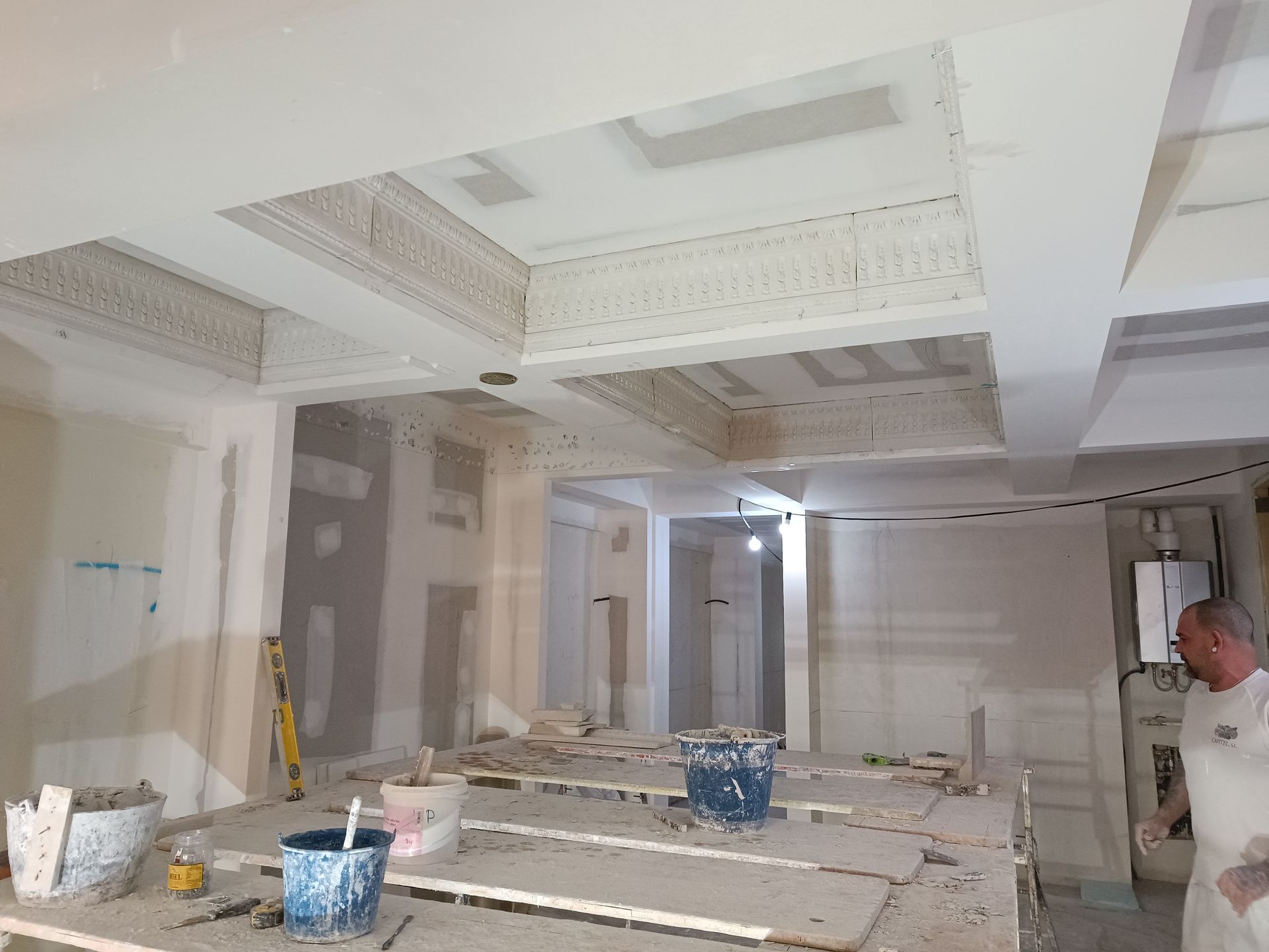 Persona pintando Escaplad