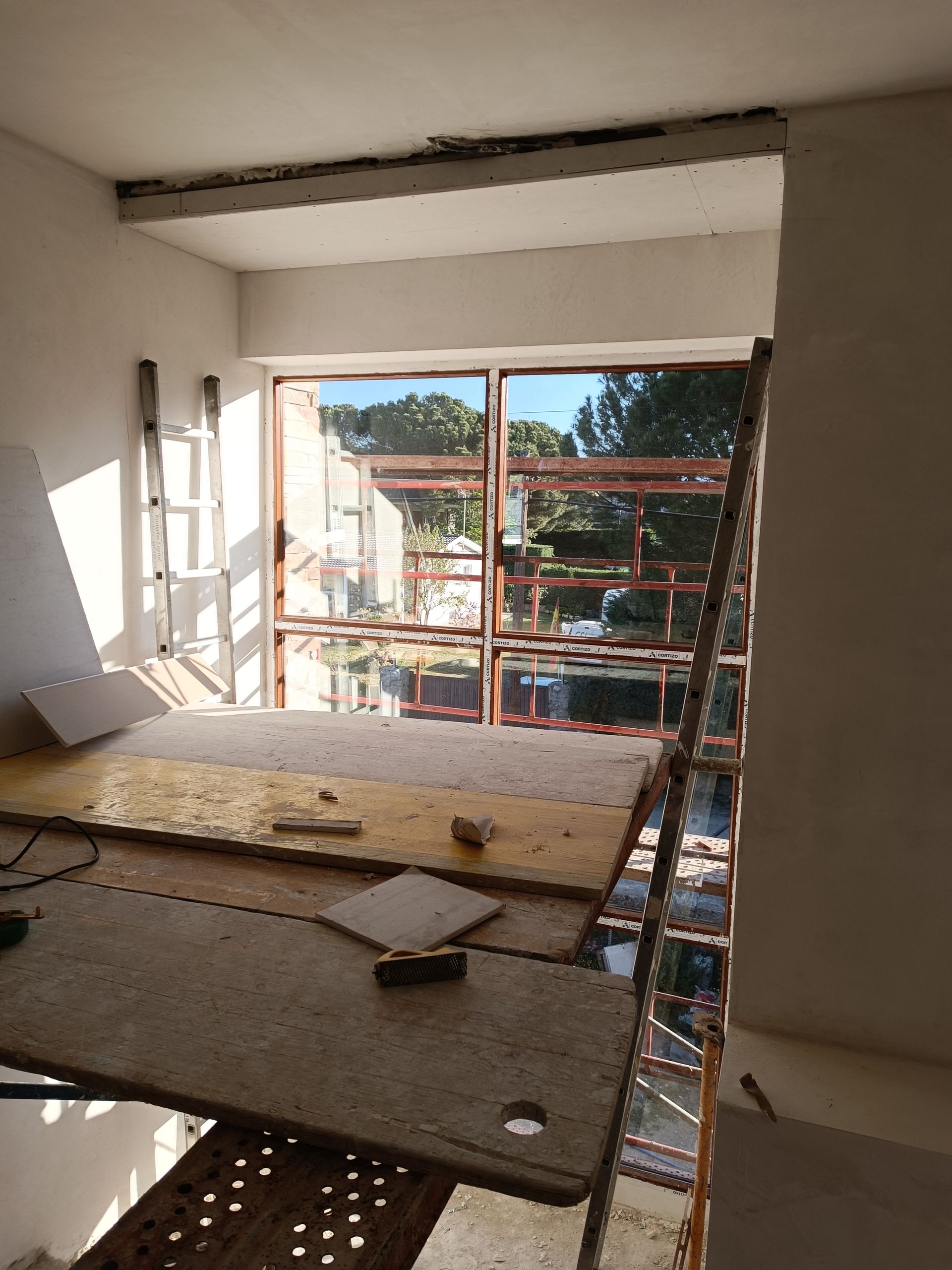 Persona pintando Escaplad