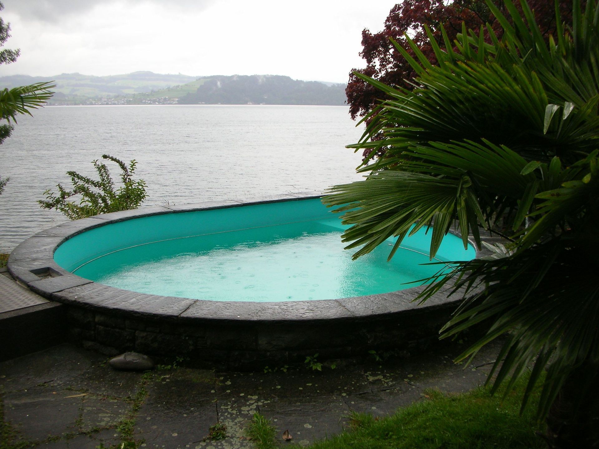 Betonpool mit Farbbeschichtung 1 - Blue Line GmbH