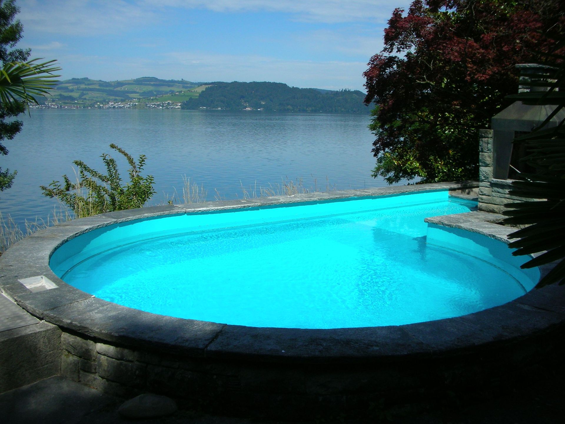 Betonpool mit Farbbeschichtung 2 - Blue Line GmbH