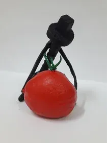 Una estatua negra de una bailarina sobre un soporte sobre una superficie blanca.