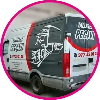 Furgoneta blanca y gris con logotipo 
