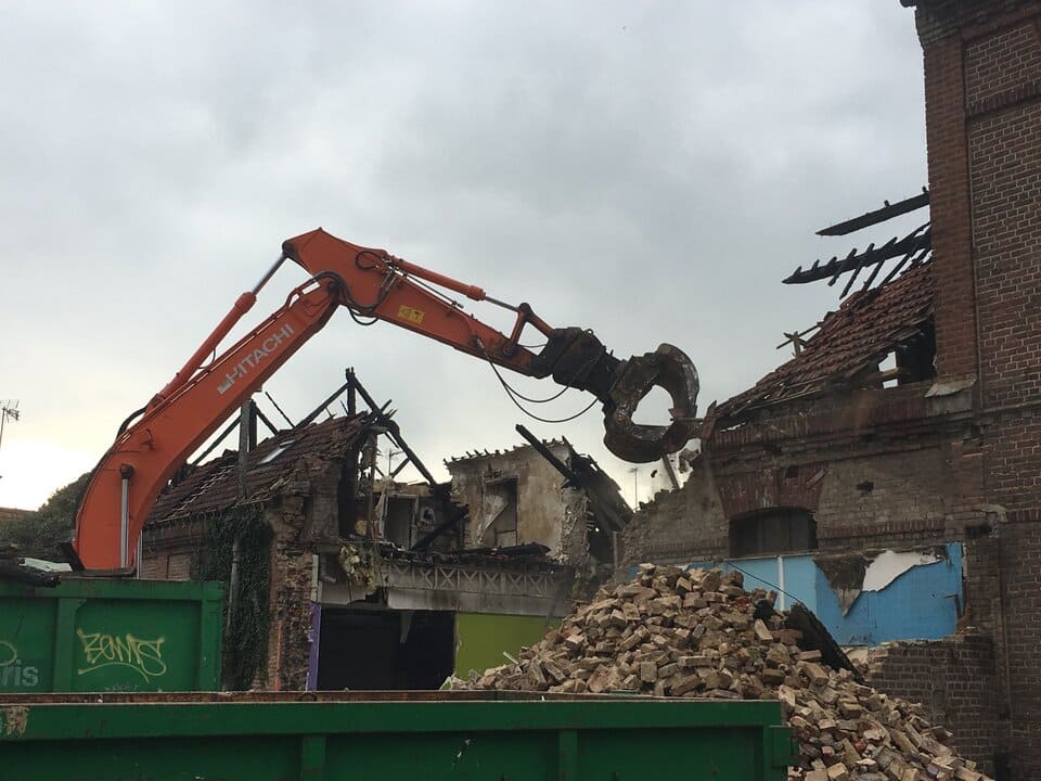 Démolition d'une école