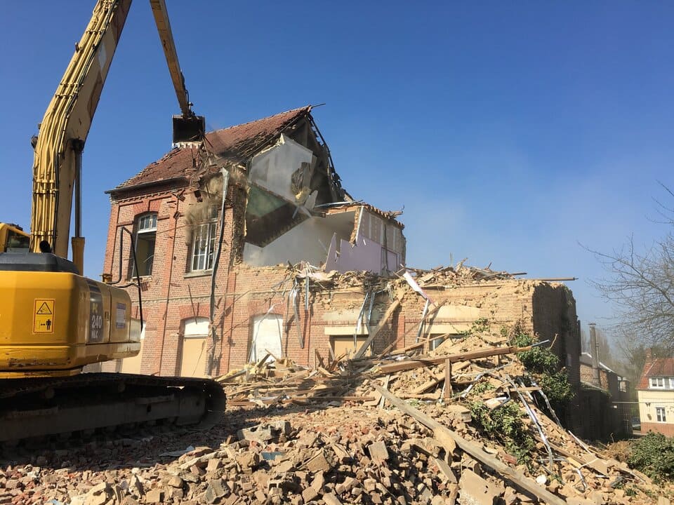 Démolition d'une école