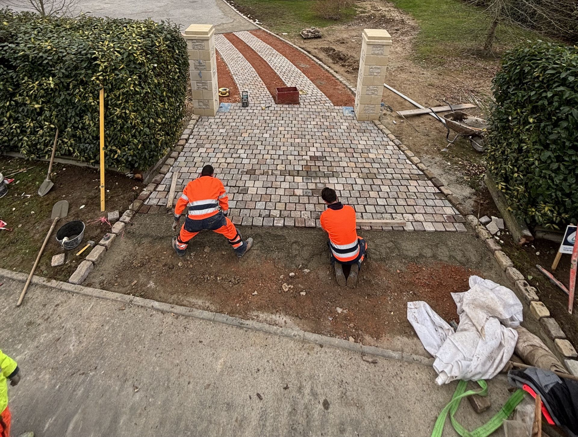 Création d'une entrée en pavés grès 