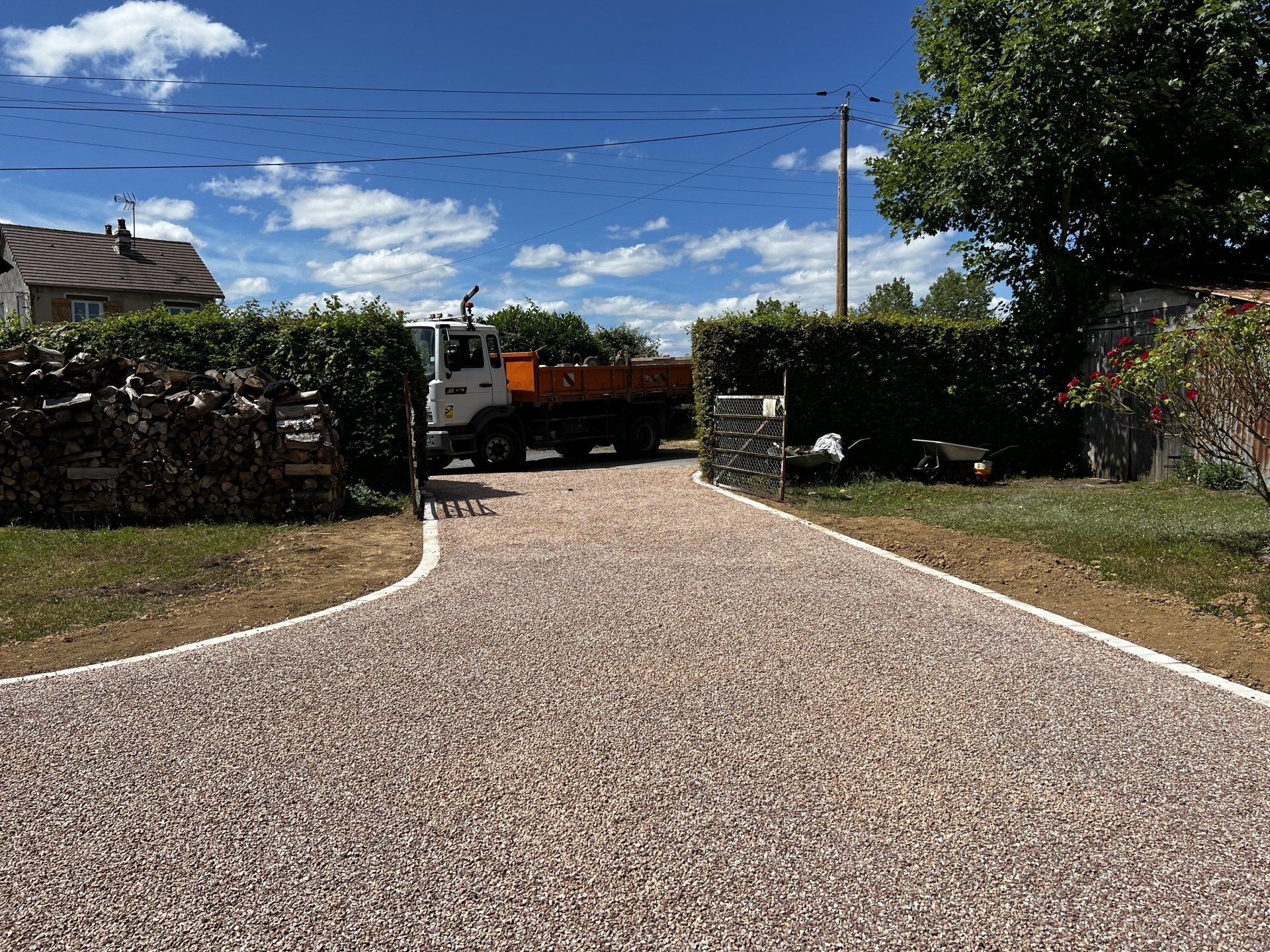 Installation d'ECCOGRAVEL avant apport de gravillons 