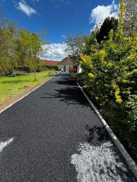 Allée en enrobé noir 