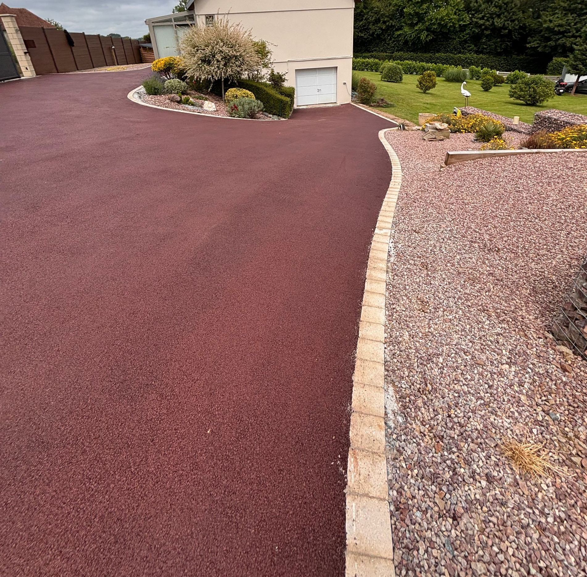 Enrobé rouge/brun à Coquainvilliers 