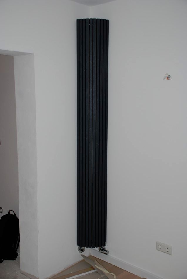 Schwarze Heizungsanlage installiert von Sanitär Hartmann