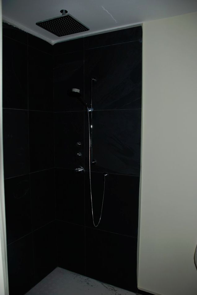 Moderne offene Regendusche von Sanitär Hartmann