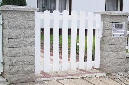 Holzzaun klassisch mit Zweiflügeltor