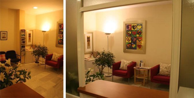 Una imagen de una sala de estar y una imagen de una sala de espera.