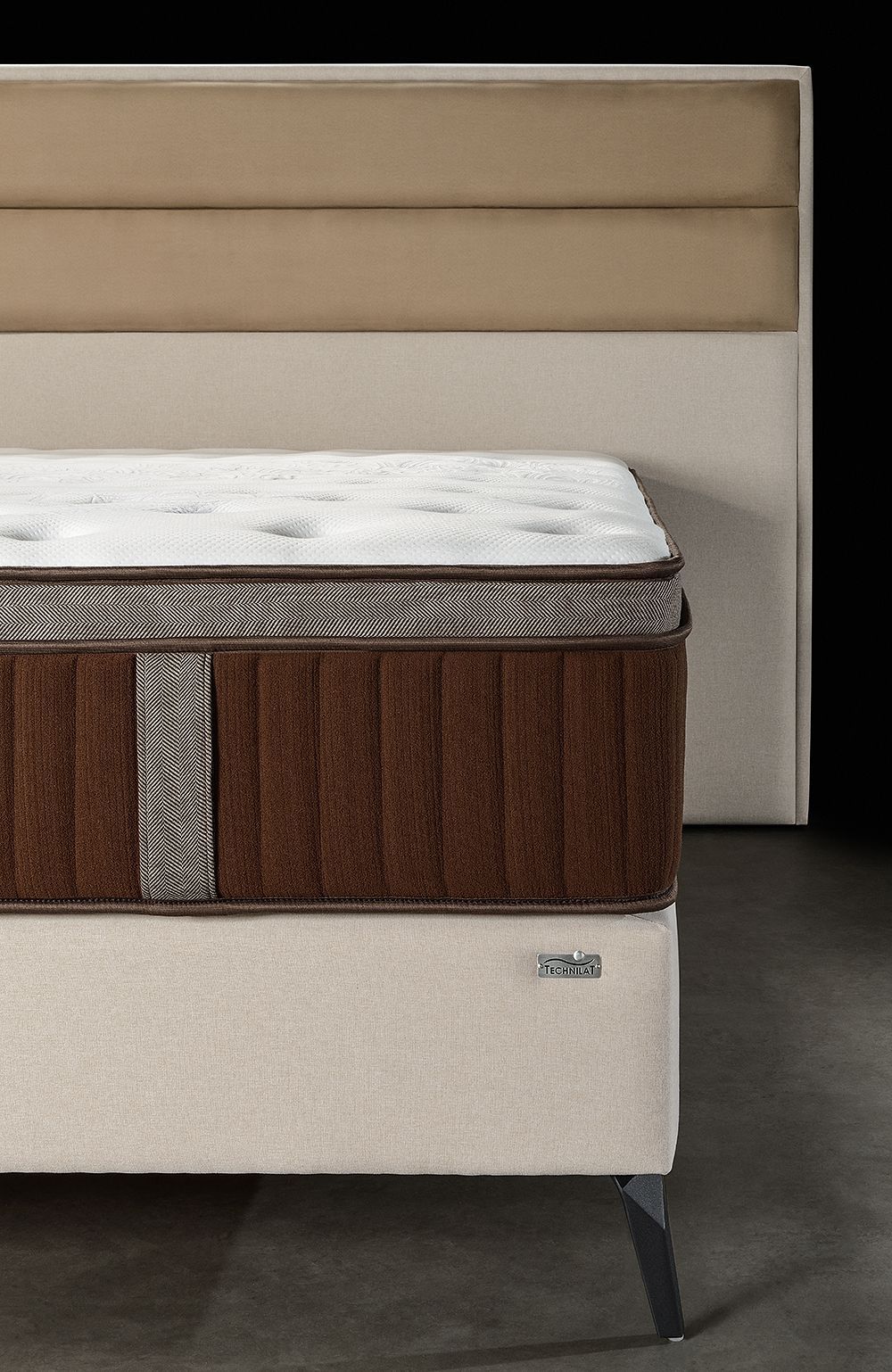 Gros plan sur un coin de lit