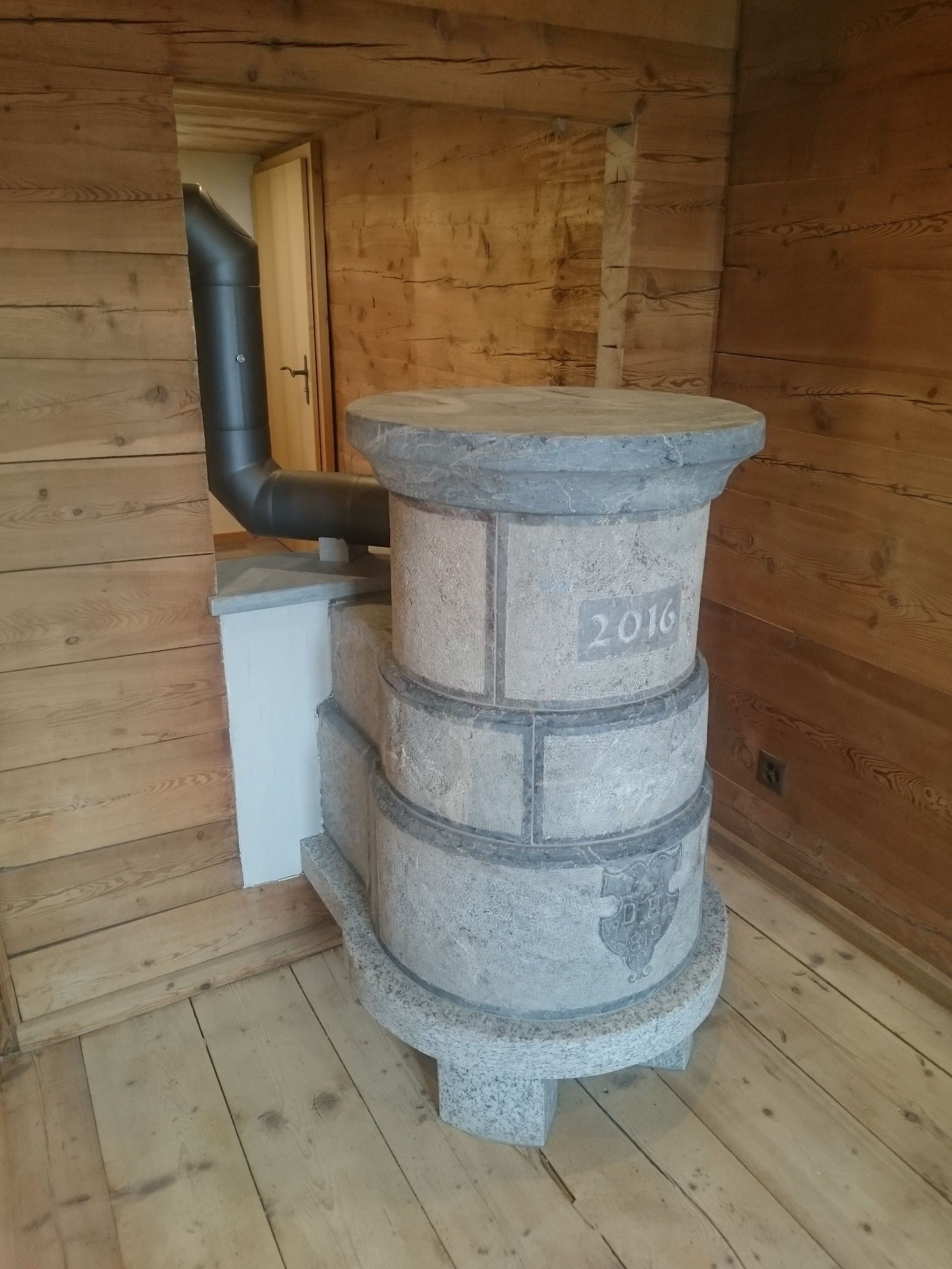 Cheminéesanierungen und Verglasungen - André Imboden Ofen- Kaminbau GmbH - Niedergestein 9