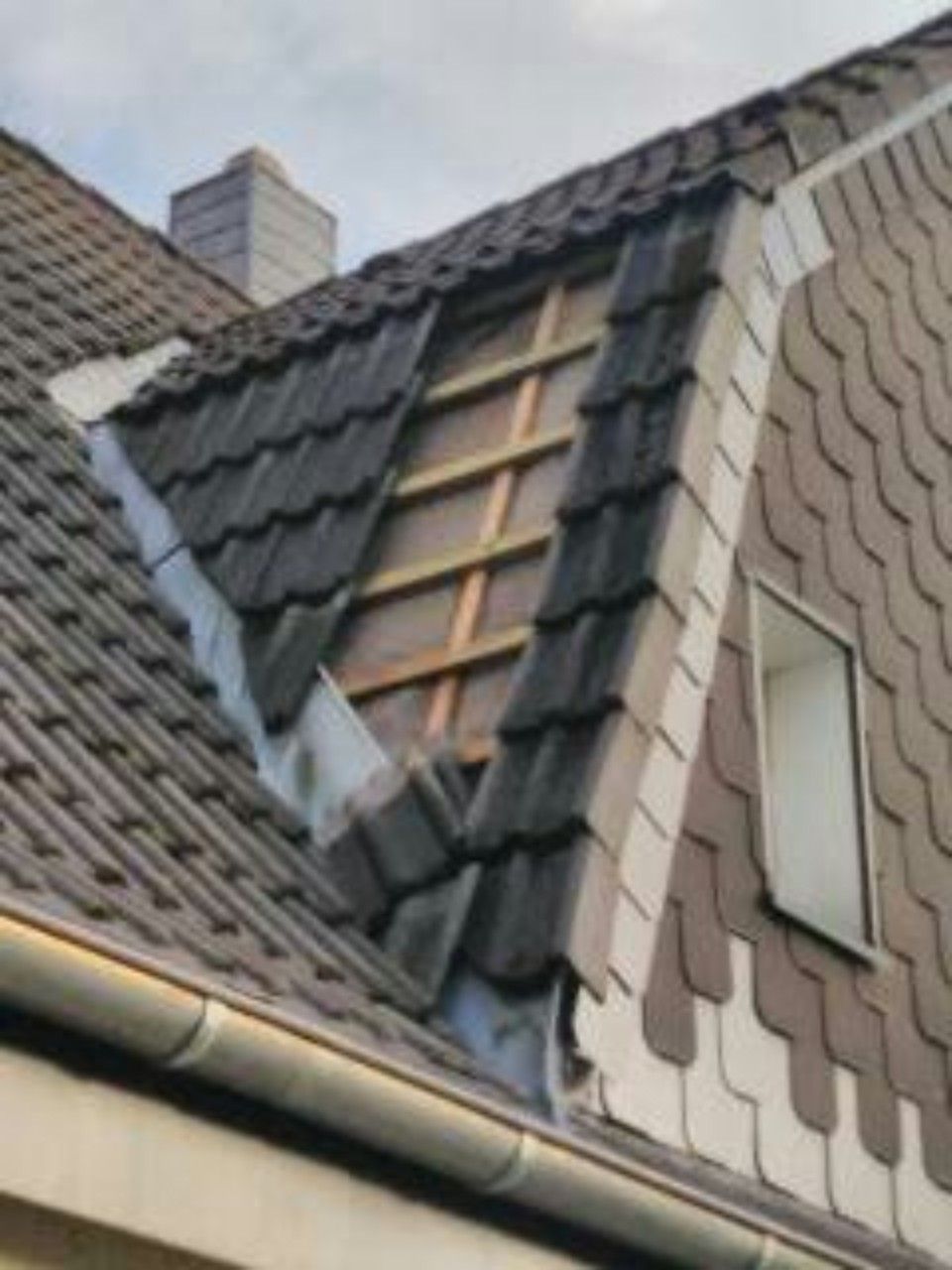 neue Ziegel auf einem Dach