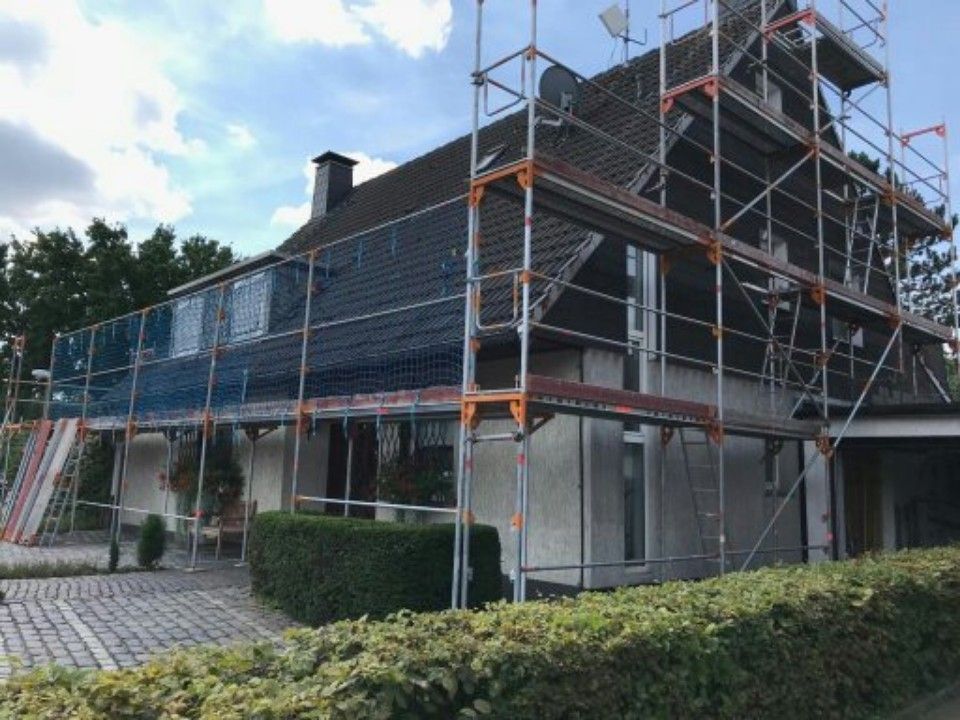 komplettes Dach wird saniert