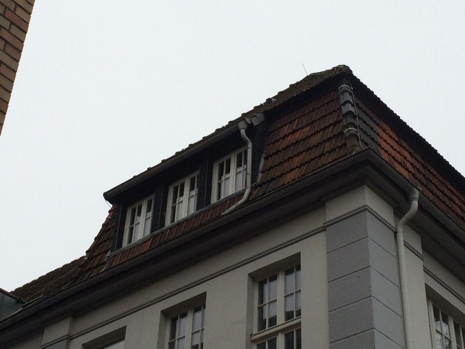 Froschperspektive auf ein Dach