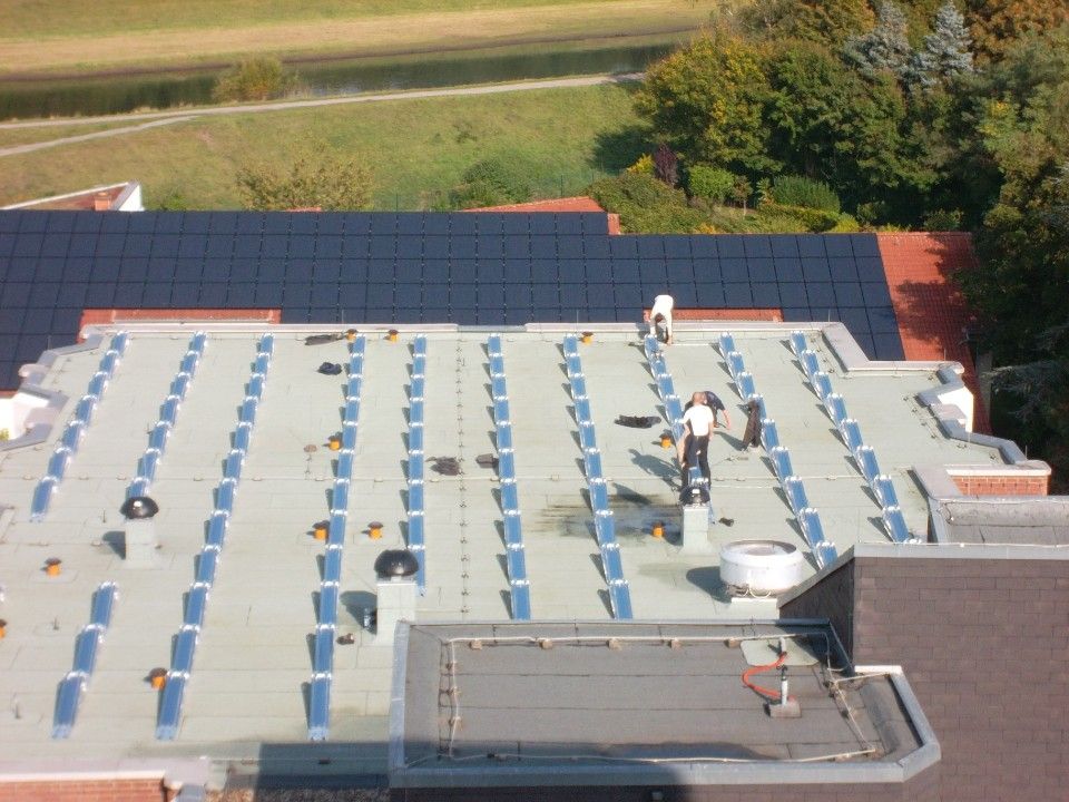 Bau von Solarzellen auf einem Dach