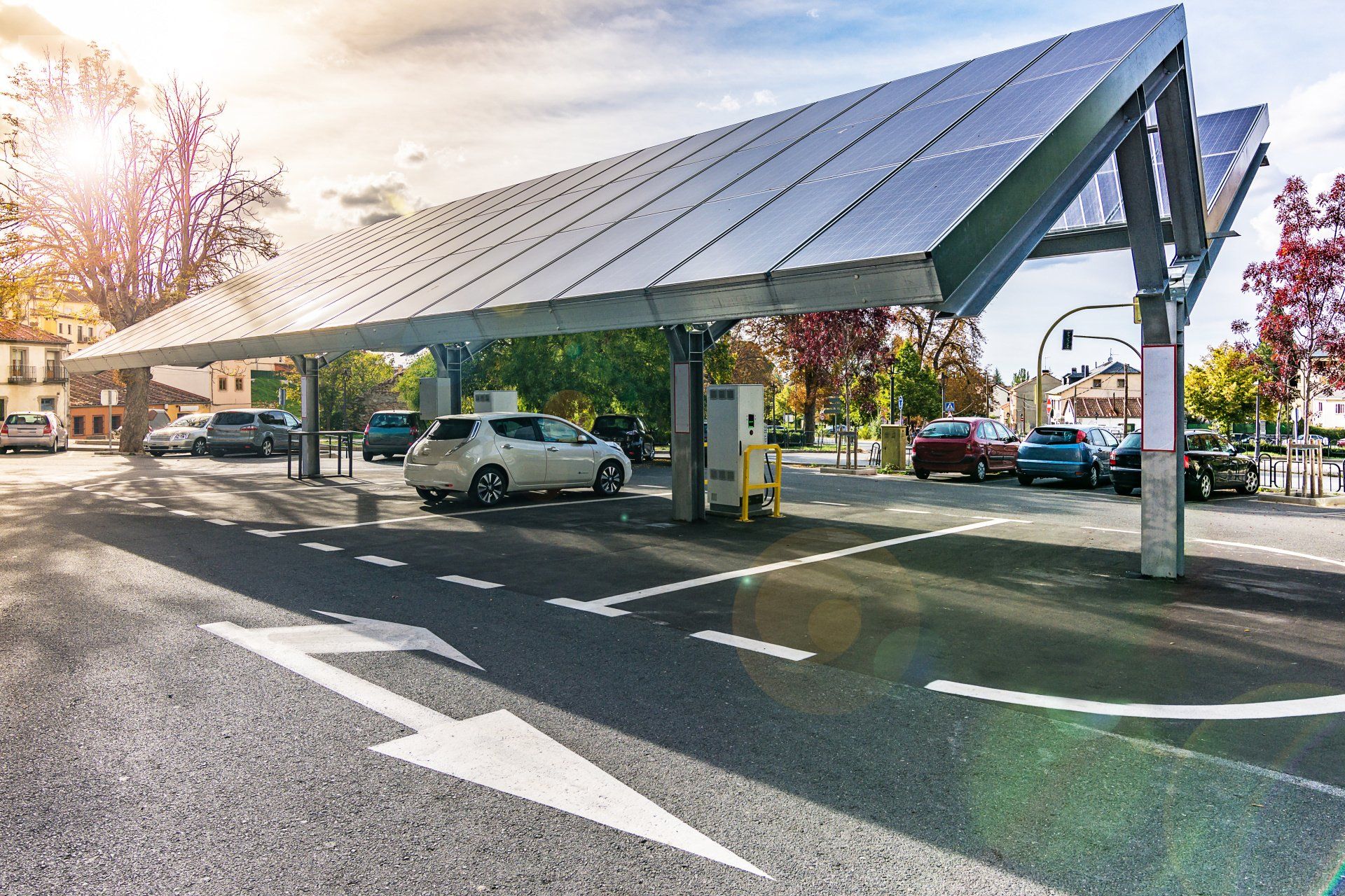 Parking de supermarché avec des bornes de recharge