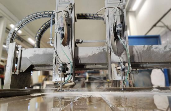 Mainosbanneri, Tampereen Vesileikkaus Oy