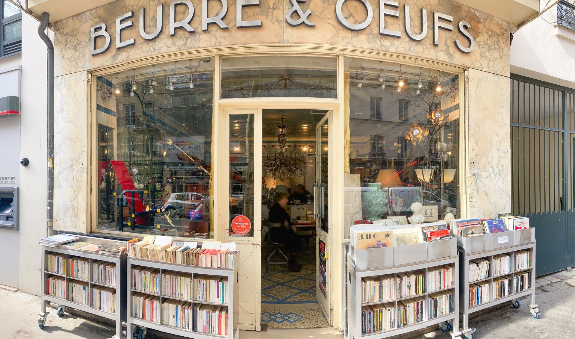 Devanture de la boutique de Paris.